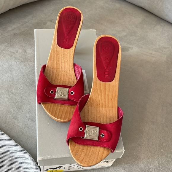 Authentic CHANEL mules. - Picture 3 of 7